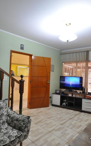 Casa à venda com 140m², 2 quartos e 2 vagasSala