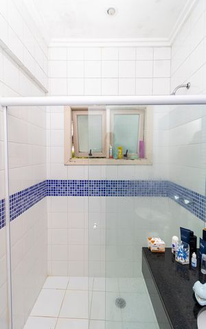 Casa de condomínio à venda com 288m², 4 quartos e 3 vagas Casa de condomínio à venda com 288m², 4 quartos e 3 vagasBanheiro da Suíte 3