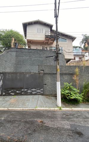 Casa de condomínio à venda com 288m², 4 quartos e 3 vagas Casa de condomínio à venda com 288m², 4 quartos e 3 vagasFachada
