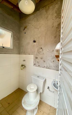 Casa de condomínio à venda com 288m², 4 quartos e 3 vagas Casa de condomínio à venda com 288m², 4 quartos e 3 vagasBanheiro Quintal