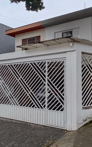 Casa à venda com 179m², 3 quartos e 2 vagas Casa à venda com 179m², 3 quartos e 2 vagasFachada
