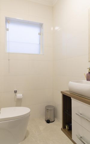 Casa à venda com 179m², 3 quartos e 2 vagas Casa à venda com 179m², 3 quartos e 2 vagasLavabo