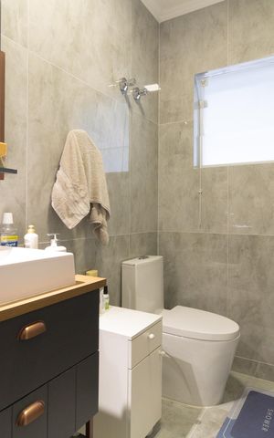 Casa à venda com 179m², 3 quartos e 2 vagas Casa à venda com 179m², 3 quartos e 2 vagasBanheiro Social