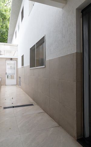 Casa à venda com 179m², 3 quartos e 2 vagas Casa à venda com 179m², 3 quartos e 2 vagasCorredor Lateral