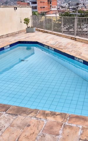 Apartamento à venda com 660m², 4 quartos e 2 vagas Apartamento à venda com 660m², 4 quartos e 2 vagasÁrea comum - piscina do Prédio