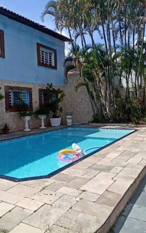 Casa de condomínio para alugar com 340m², 3 quartos e 4 vagas Casa de condomínio para alugar com 340m², 3 quartos e 4 vagasÁrea externa
