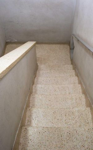 Casa à venda com 121m², 3 quartos e 2 vagasEscada
