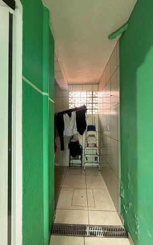 Casa à venda com 220m², 5 quartos e 2 vagas Casa à venda com 220m², 5 quartos e 2 vagasÁrea de serviço