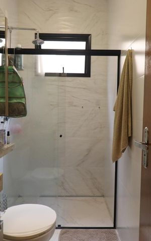 Casa de condomínio para alugar com 160m², 3 quartos e 4 vagasBanheiro da Suíte 1