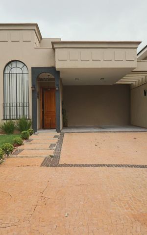 Casa de condomínio para alugar com 160m², 3 quartos e 4 vagasFachada casa