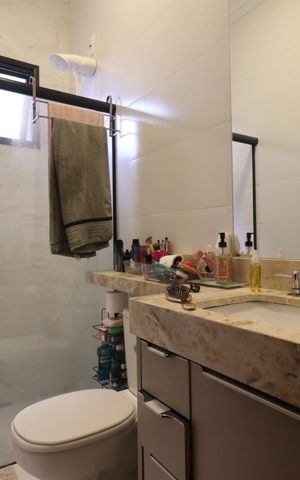 Casa de condomínio para alugar com 160m², 3 quartos e 4 vagasBanheiro da Suíte 3