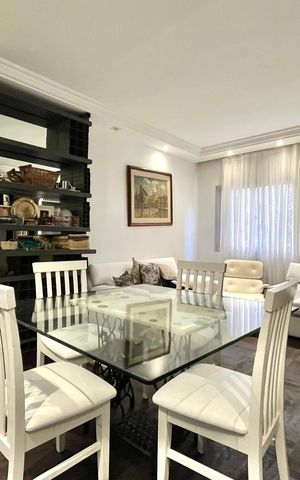 Apartamento à venda com 128m², 3 quartos e 1 vaga Apartamento à venda com 128m², 3 quartos e 1 vagaSala