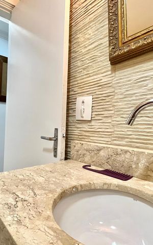 Apartamento à venda com 128m², 3 quartos e 1 vaga Apartamento à venda com 128m², 3 quartos e 1 vagaBanheiro 2
