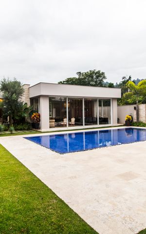 Casa de condomínio à venda com 1000m², 5 quartos e 7 vagas Casa de condomínio à venda com 1000m², 5 quartos e 7 vagasVista