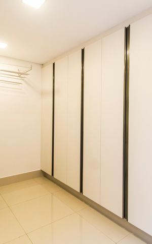 Casa de condomínio à venda com 1000m², 5 quartos e 7 vagas Casa de condomínio à venda com 1000m², 5 quartos e 7 vagasÁrea de Serviço