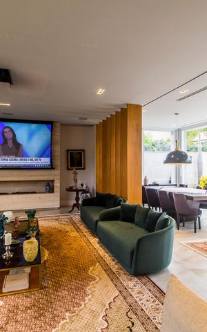 Casa de condomínio à venda com 1000m², 5 quartos e 7 vagas Casa de condomínio à venda com 1000m², 5 quartos e 7 vagasSala