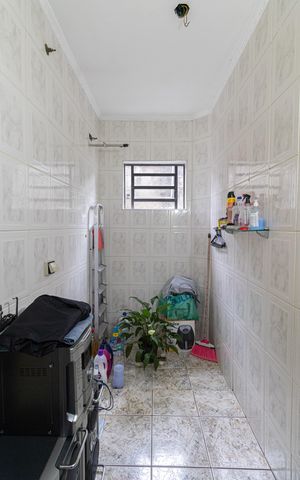 Casa à venda com 201m², 6 quartos e 2 vagas Casa à venda com 201m², 6 quartos e 2 vagasCasa 2