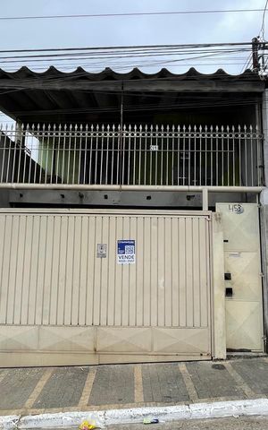 Casa à venda com 201m², 6 quartos e 2 vagas Casa à venda com 201m², 6 quartos e 2 vagasFachada+Placa