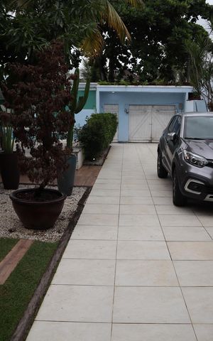 Casa de condomínio para alugar com 525m², 3 quartos e 6 vagasquintal + garagem