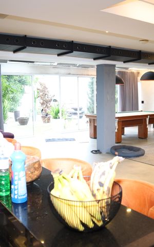 Casa de condomínio para alugar com 525m², 3 quartos e 6 vagasBAR + SALAO COM SINUCA