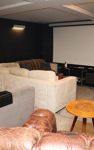 Casa de condomínio para alugar com 525m², 3 quartos e 6 vagascinema