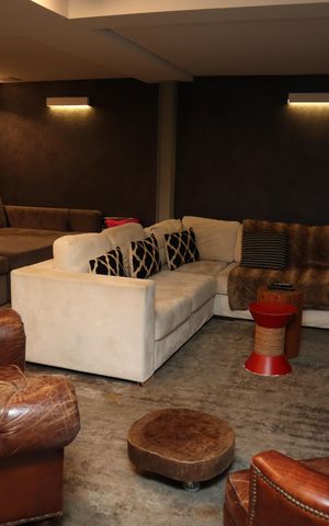 Casa de condomínio para alugar com 525m², 3 quartos e 6 vagascinema