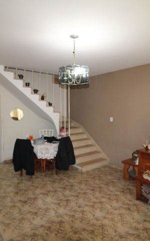 Casa à venda com 130m², 2 quartos e 1 vagaSala