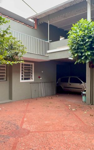 Casa para alugar com 300m², 3 quartos e 6 vagasQuintal