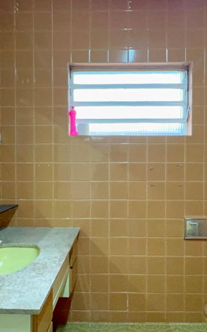 Casa para alugar com 300m², 3 quartos e 6 vagasBanheiro