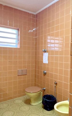 Casa para alugar com 300m², 3 quartos e 6 vagasBanheiro