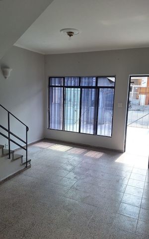 Casa para alugar com 100m², 2 quartos e 2 vagas Casa para alugar com 100m², 2 quartos e 2 vagasSala