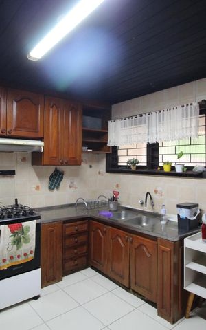 Casa à venda com 388m², 5 quartos e 3 vagasCozinha