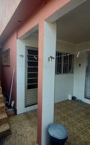 Casa à venda com 170m², 2 quartos e 2 vagas Casa à venda com 170m², 2 quartos e 2 vagasÁrea Externa
