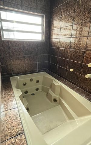 Casa à venda com 130m², 3 quartos e 2 vagas Casa à venda com 130m², 3 quartos e 2 vagasBanheiro