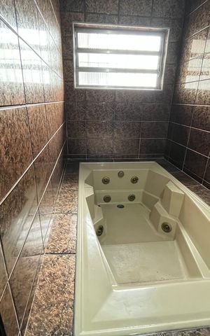 Casa à venda com 130m², 3 quartos e 2 vagas Casa à venda com 130m², 3 quartos e 2 vagasBanheiro