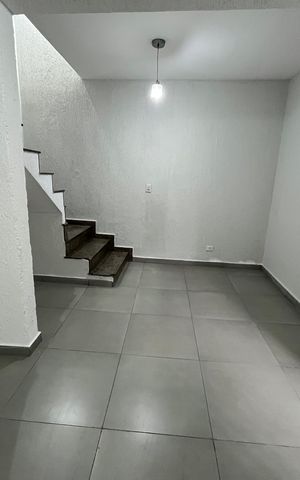 Casa à venda com 130m², 3 quartos e 2 vagas Casa à venda com 130m², 3 quartos e 2 vagasSala