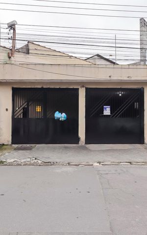 Casa para alugar com 300m², 3 quartos e 3 vagasFachada