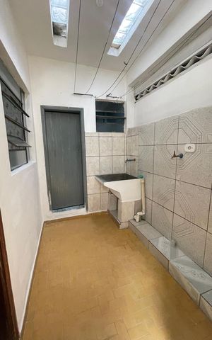 Casa à venda com 350m², 7 quartos e 2 vagas Casa à venda com 350m², 7 quartos e 2 vagasÁrea de serviço - casa 2