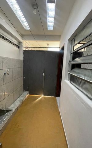 Casa à venda com 350m², 7 quartos e 2 vagas Casa à venda com 350m², 7 quartos e 2 vagasÁrea de serviço - casa 2