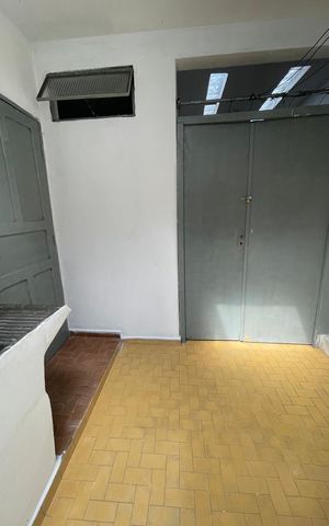Casa à venda com 350m², 7 quartos e 2 vagas Casa à venda com 350m², 7 quartos e 2 vagasÁrea de serviço - casa 2