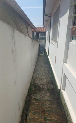 Casa à venda com 160m², 2 quartos e 2 vagas Casa à venda com 160m², 2 quartos e 2 vagasÁrea externa