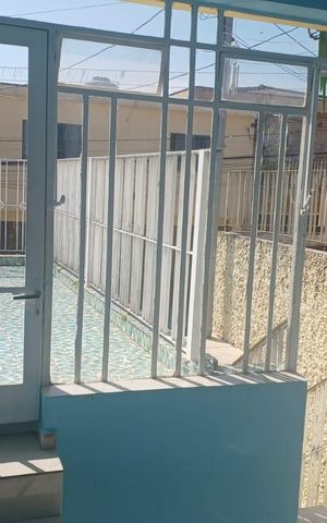 Casa à venda com 160m², 2 quartos e 2 vagas Casa à venda com 160m², 2 quartos e 2 vagasÁrea externa