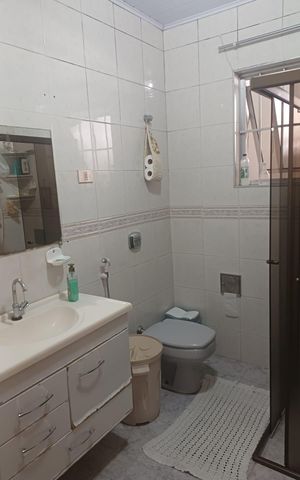 Casa à venda com 160m², 2 quartos e 2 vagas Casa à venda com 160m², 2 quartos e 2 vagasBanheiro
