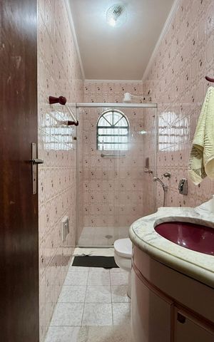 Casa para alugar com 155m², 3 quartos e 2 vagas Casa para alugar com 155m², 3 quartos e 2 vagasBanheiro Suíte