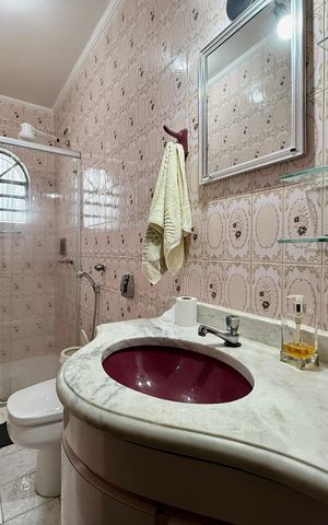 Casa para alugar com 155m², 3 quartos e 2 vagas Casa para alugar com 155m², 3 quartos e 2 vagasBanheiro Suíte