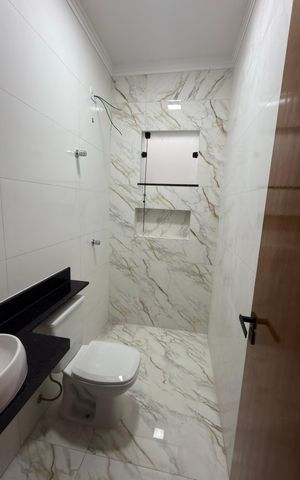 Casa à venda com 88m², 2 quartos e 2 vagas Casa à venda com 88m², 2 quartos e 2 vagasBanheiro