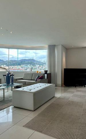 Casa à venda com 438m², 5 quartos e 6 vagas Casa à venda com 438m², 5 quartos e 6 vagasSala