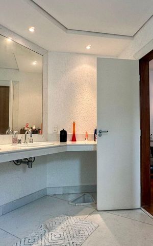 Casa à venda com 438m², 5 quartos e 6 vagas Casa à venda com 438m², 5 quartos e 6 vagasBanheiro