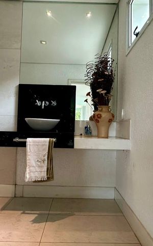 Casa à venda com 438m², 5 quartos e 6 vagas Casa à venda com 438m², 5 quartos e 6 vagasBanheiro