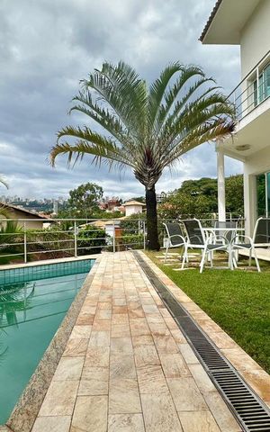 Casa à venda com 438m², 5 quartos e 6 vagas Casa à venda com 438m², 5 quartos e 6 vagasÁrea de piscina